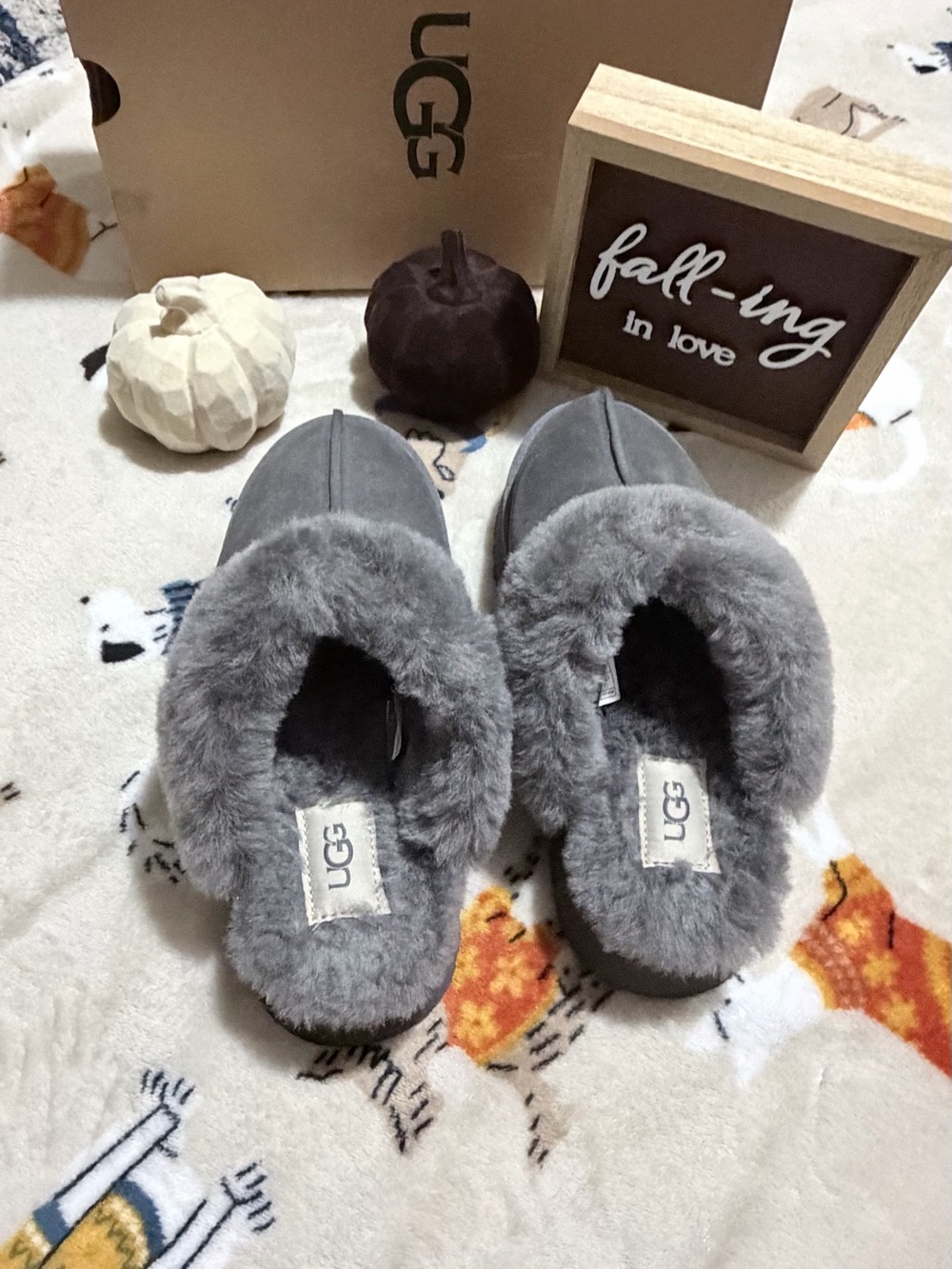 Price drop!! UGG Women's Gray Suede Shearling Slip-On Slippers - Picture 7 of 10